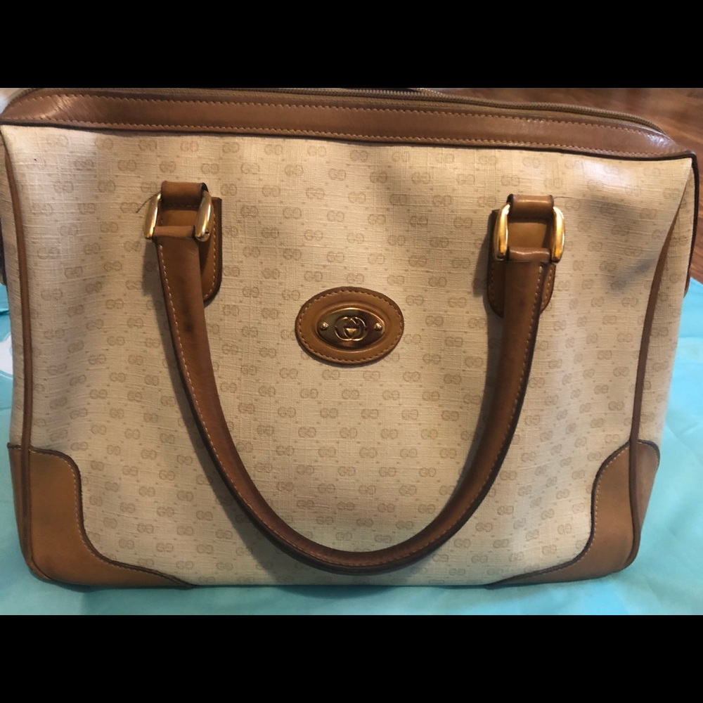 Sold***Gucci Authentic Shoulder bag